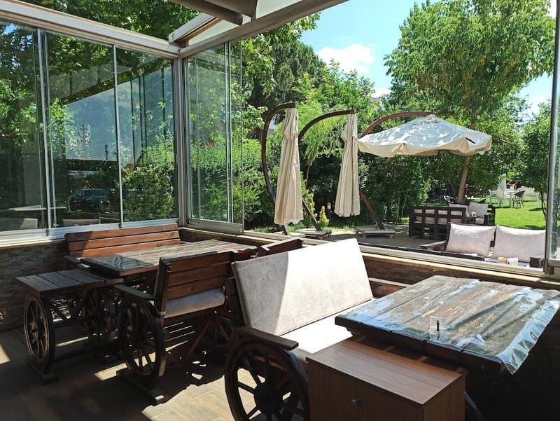 Vira Cafe & Restaurant