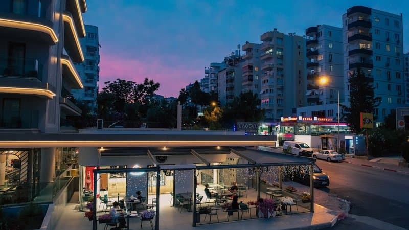 Awen Cafe Patisserie Lara