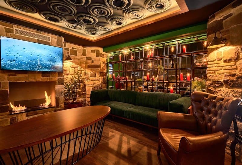AZUU PUB & BISTRO