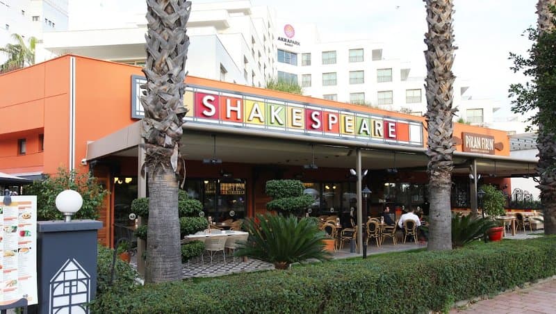 Shakespeare Coffee & Bistro (Akra)
