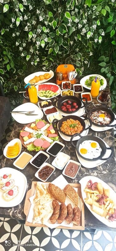 the secret garden cafe uşak