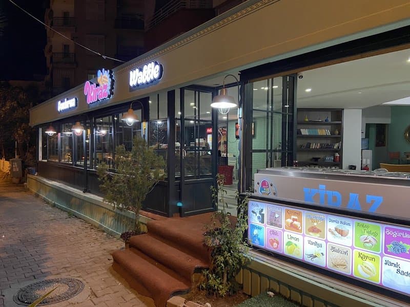 Kiraz Waffle & Dondurma Bayındır