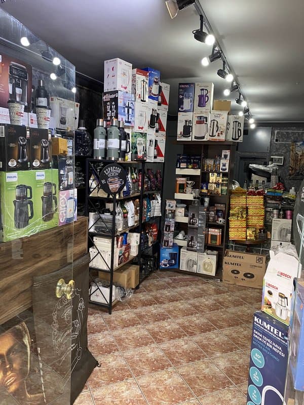 KAHVEYE FISILDAYAN ADAM. KAHVE PERİSİ COFFEEPERİ