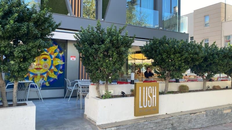 LUSH Coffee & Lunch