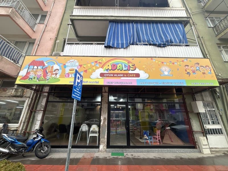 ADALİS CAFE &OYUN EĞLENCE ALANI
