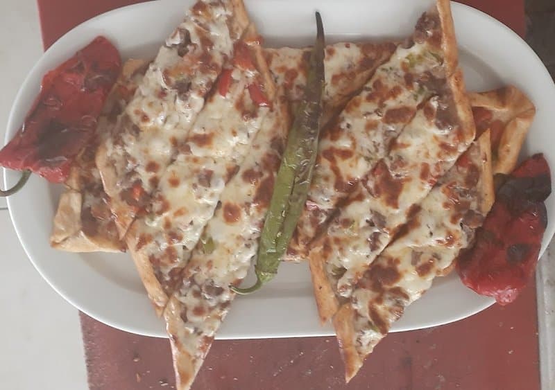 Despina pide lahmacun salonu